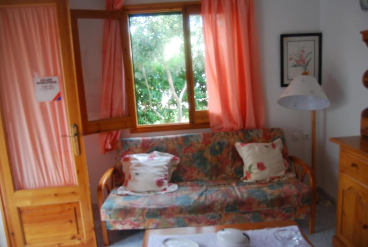 Apartmán Es Pins Cala Blanca  Pokoj fotografie